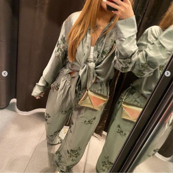 ZARA EMBROIDERED SEQUIN FLORAL BUTTON DOWN SHIRT SAGE GREEN 2731/242 267/014 - Picture 4 of 7